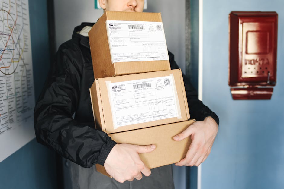 Brazilian logistics delivery boxes
