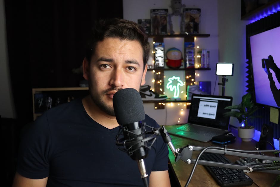 gaming room with Spanish Twitch streamer broadcasting live