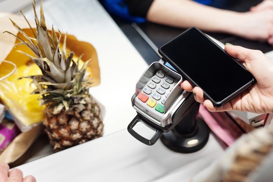 mobile commerce checkout on smartphone screen Spain